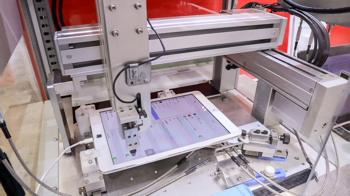 Quality Commander 直交型ロボットによるタッチパネルUIの自動テスト